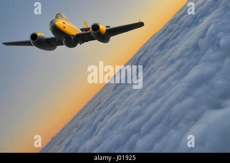 Un Gloster Meteor F.8 jet un ancien combattant de la guerre de Corée en vol au dessus de Musson, NSW. Banque D'Images