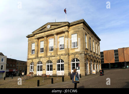 L'architecture géorgienne de Guildhall, Andover, Hampshire, England, UK construit 1825 Banque D'Images