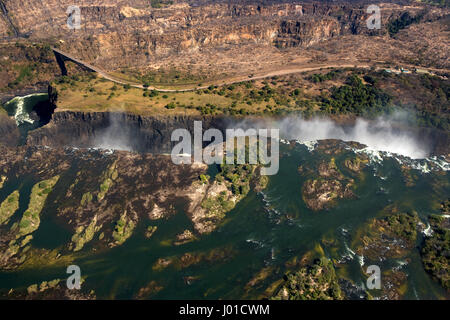 Les chutes de Victoria est le plus grand rideau d'eau dans le monde. Les chutes et la région environnante est le Mosi-oa-Tunya National Parks. Banque D'Images