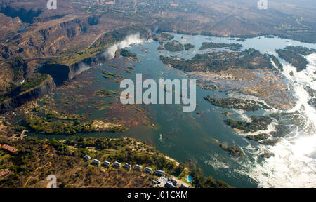 Les chutes de Victoria est le plus grand rideau d'eau dans le monde. Les chutes et la région environnante est le Mosi-oa-Tunya National Parks. Banque D'Images