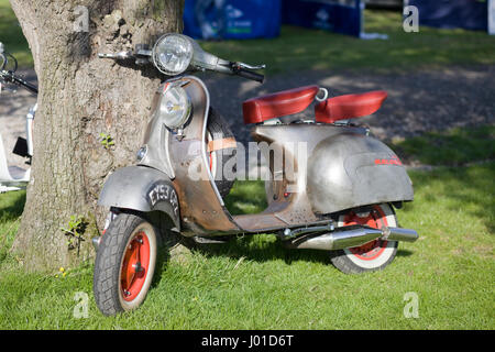 Scooter vespa vintage Banque D'Images