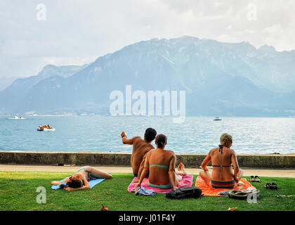 Vevey, Suisse - le 27 août 2016 : Les gens de la digue du lac de Genève à Vevey, canton de Vaud, Suisse Banque D'Images