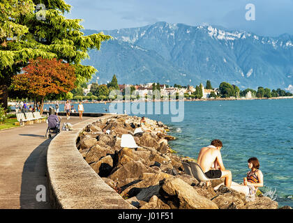 Vevey, Suisse - le 27 août 2016 : Les gens de la digue sur le lac de Genève à Vevey, canton de Vaud, Suisse Banque D'Images