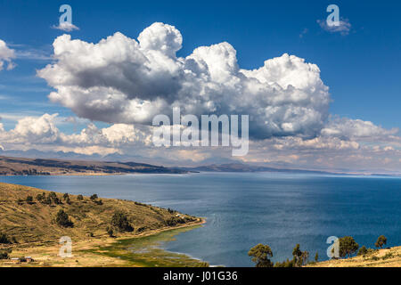 Nuages sur Titticaca lake, Bolivie Banque D'Images