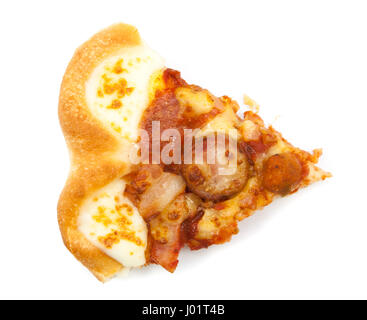 Tranche de resh classic original italien pizza au pepperoni, isolé sur fond blanc Banque D'Images