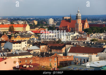 Paysage urbain de la ville de Cracovie en Pologne, quartier historique de Kazimierz, le Quartier Juif, vue de dessus. Banque D'Images