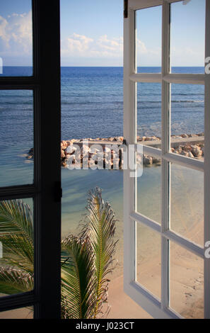 Chambre avec vue sur mer des Caraïbes (Jamaïque) Banque D'Images