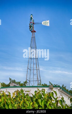 Un moulin à vent traditionnel alimentant un moulin à grain en pays Amish de Pennsylvanie. Banque D'Images