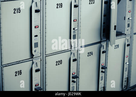 Armoires casiers dans un vestiaire. Banque D'Images