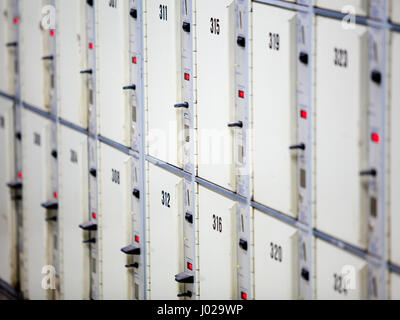 Armoires casiers dans un vestiaire. Banque D'Images