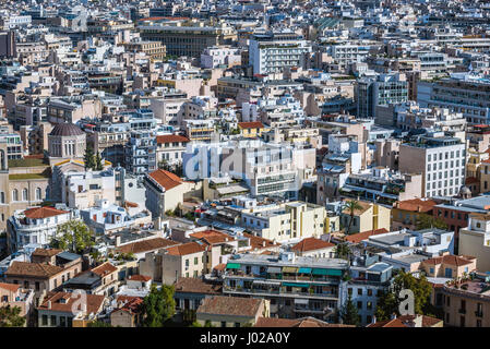 Vue aérienne avec des hôtels et des immeubles résidentiels à partir de la colline de l'Acropole à Athènes, Grèce ville Banque D'Images