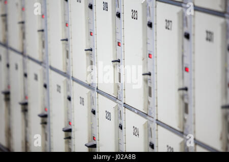 Armoires casiers dans un vestiaire. Banque D'Images