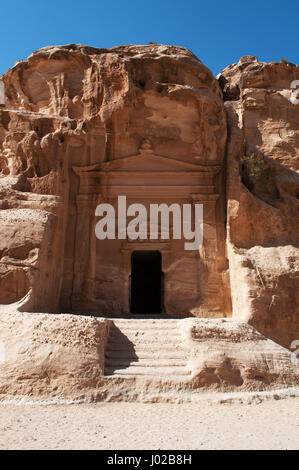 Beidah : peu de Petra, connu sous le nom de Siq Al Barid, un site archéologique nabatéen avec édifices sculptés dans les murs de la les canyons de grès Banque D'Images