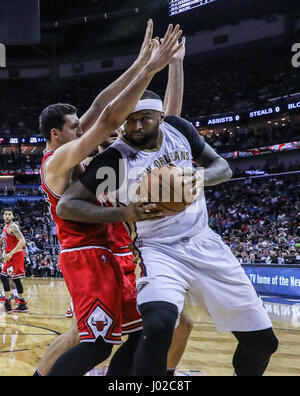 2 avril 2017 - La Nouvelle Orléans avant de pélicans DeMarcus Cousins (0) disques durs au panier pendant le match entre la Nouvelle Orléans pélicans et les Chicago Bulls lors de la King Smoothie Center de New Orleans, LA. Stephen Lew/CSM Banque D'Images