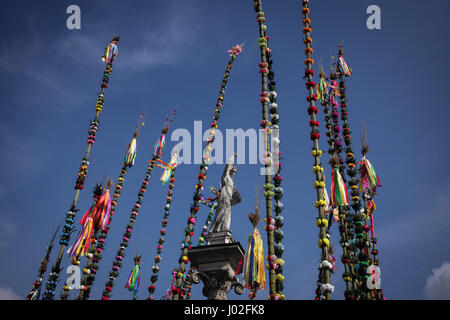 Lipnica Murowana, Pologne Malopolska,. Apr 9, 2017. Le concours traditionnel de Pâques le plus haut pour le dimanche des rameaux de palmier Lipnica Murowana, Pologne le 09.04.2017. Par Wiktor Dabkowski Wiktor Dabkowski/crédit : ZUMA Wire/Alamy Live News Banque D'Images