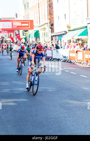 Louth, Lincolnshire, Royaume-Uni. Le 9 avril, 2017. Visite de l'Wolds dans Louth Lincolnshire UK Angleterre 09/04/2017Vélo britannique HSBC UK série nationale des femmes du cyclisme professionnel de la route et les équipes cyclistes professionnelles randonnée autour du Wolds sur un vélo de route de la concurrence. Remporté par l'événement femmes Women's Tour of the Wolds est un événement de la série Road Womens tenu plus de 62km). Le Men's Tour of the Wolds est un événement de série de la coupe de printemps a tenu plus de 102milles Crédit : Cornwall iconique/Alamy Live News Banque D'Images