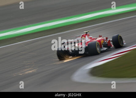 Shanghai, Chine. 09 avr, 2017. Shanghai : Motorsports : Championnat du Monde de Formule 1 de la FIA 2017 # 7 Kimi Räikkönen (GER, Scuderia Ferrari) Chinese Grand Prix de Formule 1 sur le circuit de Shanghai, 09 avril 2017 à Shanghai, Chine. (Photo de Hoch Zwei) | Conditions de crédit dans le monde entier : dpa/Alamy Live News Banque D'Images