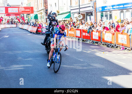 Louth, Lincolnshire, Royaume-Uni. Le 9 avril, 2017. Visite de l'Wolds dans Louth Lincolnshire UK Angleterre 09/04/2017Vélo britannique HSBC UK série nationale des femmes du cyclisme professionnel de la route et les équipes cyclistes professionnelles randonnée autour du Wolds sur un vélo de route de la concurrence. Remporté par l'événement femmes Women's Tour of the Wolds est un événement de la série Road Womens tenu plus de 62km). Le Men's Tour of the Wolds est un événement de série de la coupe de printemps a tenu plus de 102milles Crédit : Cornwall iconique/Alamy Live News Banque D'Images