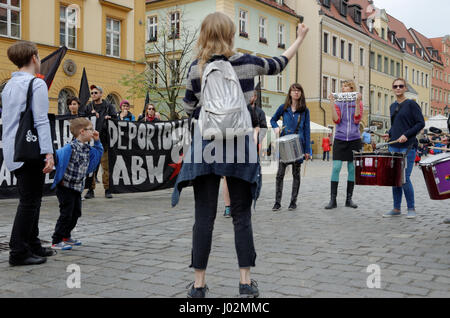 Wroclaw, Pologne. 09 avr, 2017. 09.04.2017, Wroclaw (Pologne). Manifestation "solidarité avec Ameer' organisé par ZSP (Polski Zwiazek Syndykalistow Obywatele initiative citoyens) et RP. Credit : Paweł M. Mikucki/Alamy Live News Banque D'Images