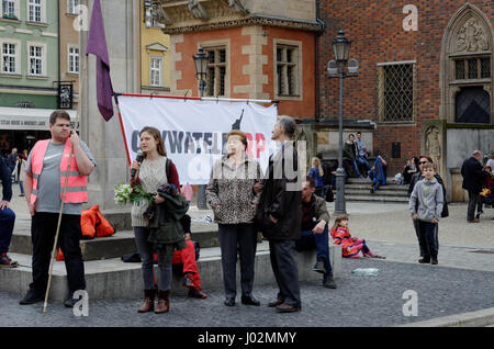 Wroclaw, Pologne. 09 avr, 2017. 09.04.2017, Wroclaw (Pologne). Manifestation "solidarité avec Ameer' organisé par ZSP (Polski Zwiazek Syndykalistow Obywatele initiative citoyens) et RP. Credit : Paweł M. Mikucki/Alamy Live News Banque D'Images