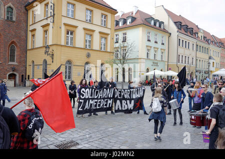 Wroclaw, Pologne. 09 avr, 2017. 09.04.2017, Wroclaw (Pologne). Manifestation "solidarité avec Ameer' organisé par ZSP (Polski Zwiazek Syndykalistow Obywatele initiative citoyens) et RP. Credit : Paweł M. Mikucki/Alamy Live News Banque D'Images