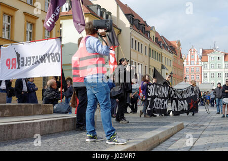 Wroclaw, Pologne. 09 avr, 2017. 09.04.2017, Wroclaw (Pologne). Manifestation "solidarité avec Ameer' organisé par ZSP (Polski Zwiazek Syndykalistow Obywatele initiative citoyens) et RP. Credit : Paweł M. Mikucki/Alamy Live News Banque D'Images