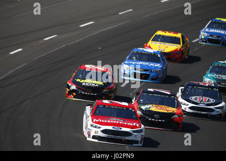 Ft. Worth, Texas, USA. Apr 9, 2017. 09 avril, 2017 - Ft. Worth, Texas, USA : Ryan Blaney (21) pour les batailles au cours de la position O'Reilly Auto Parts 500 à la Texas Motor Speedway à Ft. Worth, Texas. Crédit : Justin R. Noe Asp Inc/ASP/ZUMA/Alamy Fil Live News Banque D'Images