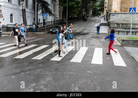 Zebra passage piétons sur l'Avenue Rustaveli, Tbilissi, Géorgie, l'Europe de l'Est Banque D'Images