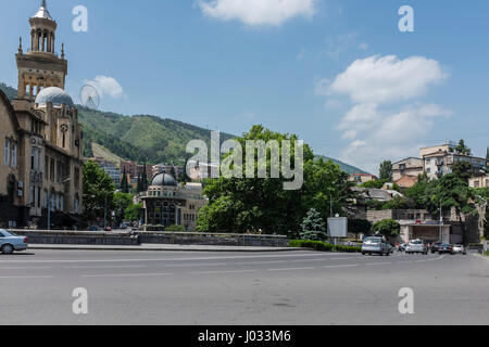 Rose Revolution Square et Shota Rustaveli Avenue dans le centre de Tbilissi, Géorgie. Banque D'Images