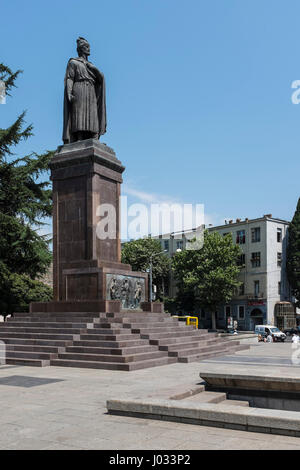 Statue de 12e siècle poète géorgien Shota Rustaveli, l'Avenue Rustaveli, Tbilissi, Géorgie, l'Europe de l'Est Banque D'Images