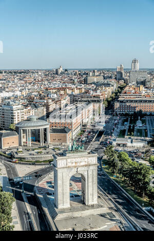 Madrid, Espagne - avril 7, 2017 : madrid du faro de Moncloa. arch on foreground Banque D'Images