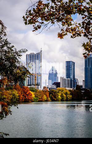 Toits de Austin, Texas à l'automne près de Ladybird Lake Banque D'Images