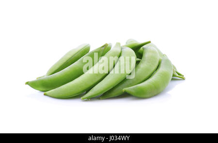 Les petits pois en dosettes isolé sur fond blanc Banque D'Images