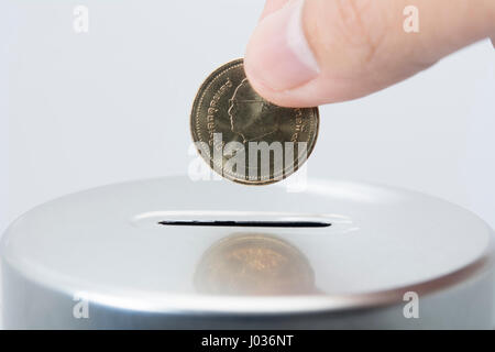 Libre pour drop thai pièce de don ou en conserve d'épargne Banque D'Images