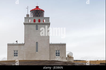 L'extérieur de la tour Phare islandais, Dyrholaey, Vik, district de la côte sud de l'Islande island Banque D'Images