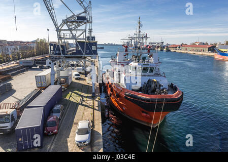 Castelo de Obidos remorqueur dans le Port de Leixoes Matosinhos en ville, bordée de Porto, partie de la grande sous-région de Porto au Portugal Banque D'Images