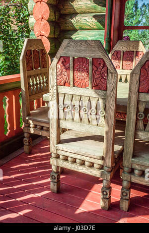 Chaises en bois vintage en détails Banque D'Images