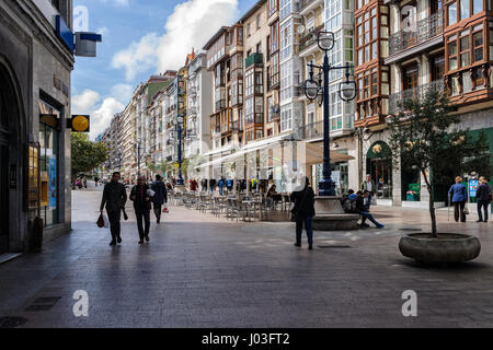 Célèbre, touristiques et rue typique du centre de la ville de Santander, Cantabria, Spain, Europe Banque D'Images