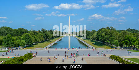 Miroir d'eau et Washington Monument vue depuis le Lincoln Memorial des escaliers. Washington D.C. Banque D'Images