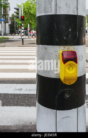 Bouton poussoir d'une lumière pédestre à Rotterdam Banque D'Images