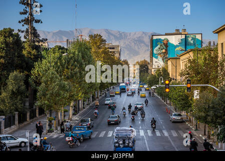 Fresque avec Seyed Mojtaba Hashemi sur un immeuble sur la rue Khayyam à Téhéran, Iran ville Banque D'Images