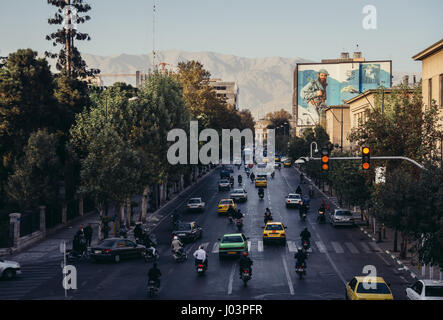 Fresque avec Seyed Mojtaba Hashemi sur un immeuble sur la rue Khayyam à Téhéran, Iran ville Banque D'Images