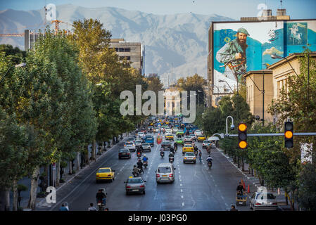 Fresque avec Seyed Mojtaba Hashemi sur un immeuble sur la rue Khayyam à Téhéran, Iran ville Banque D'Images