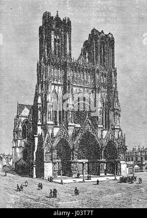 Vintage gravure de Notre-Dame de Reims Cathédrale de Reims, France, où l'kins de France ont été couronnés. Construit dans les temps carolingiens et terminé en XII siècle en style gothique français avec deux hautes tours et les portails ornées de statues et statuettes surmonté d'une rose Banque D'Images