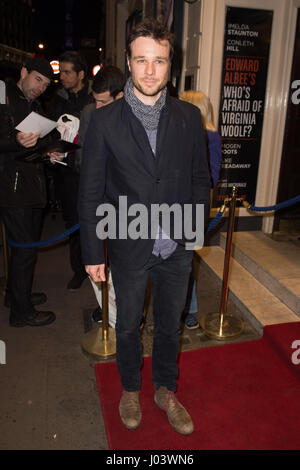 Vip arrivent pour une nuit de la presse qui a peur de Virginia Wolf à l'Harold Pinter Theatre London avec : Rupert Evans Où : London, Royaume-Uni Quand : 09 Mars 2017 Banque D'Images