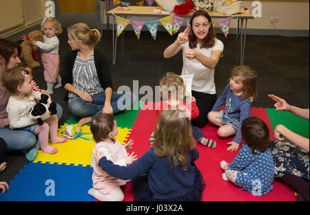 La langue des signes pour bébés et tout-petits class Banque D'Images