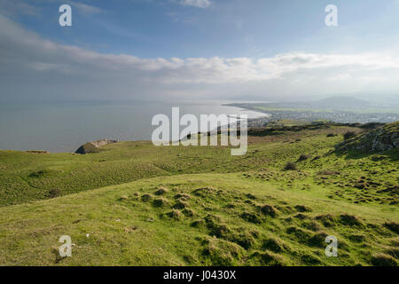 Vue depuis peu à la tête d'Ormes Rhos vers Penrhyn point Bay dans le Nord du Pays de Galles UK Banque D'Images