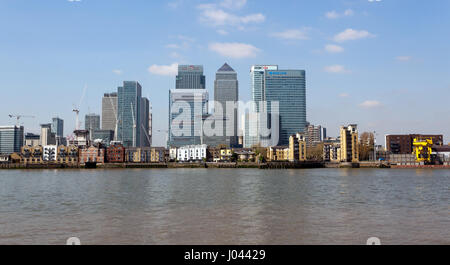 Vue sur le quartier des affaires Canary Wharf sur l'Isle of Dogs, sur la Tamise, à partir de la péninsule de Greenwich Banque D'Images