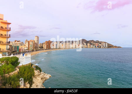 La plage de Levante et du front de mer de Benidorm, Benidorm, Costa Blanca, Espagne Banque D'Images