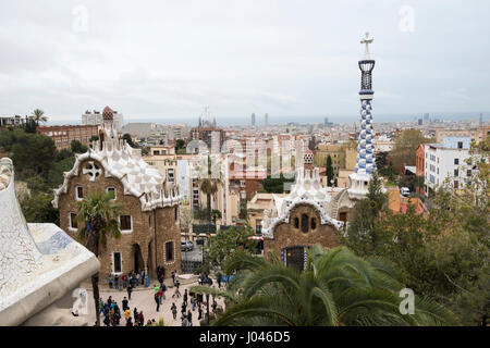 Vue de la terrasse du Parc Guell à Barcelone Espagne Europe Banque D'Images